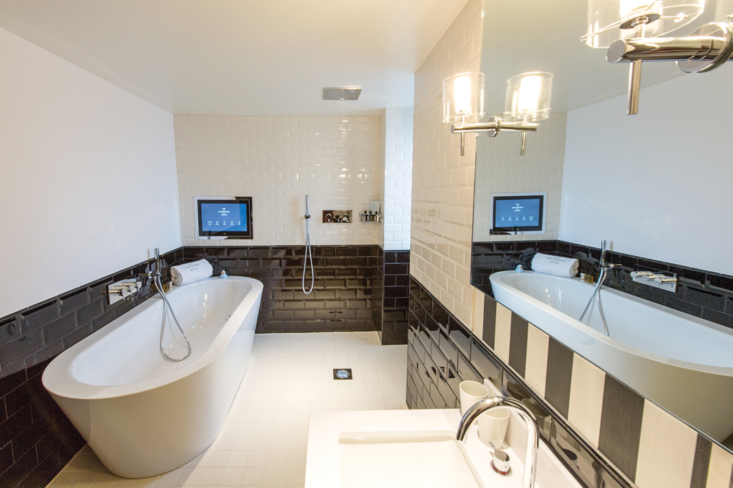 
						jQuery(document).ready(function() {
							jQuery("a[rel^='prettyPhoto']").prettyPhoto({
								social_tools : false,
								show_title : false
							});
						});
					-3