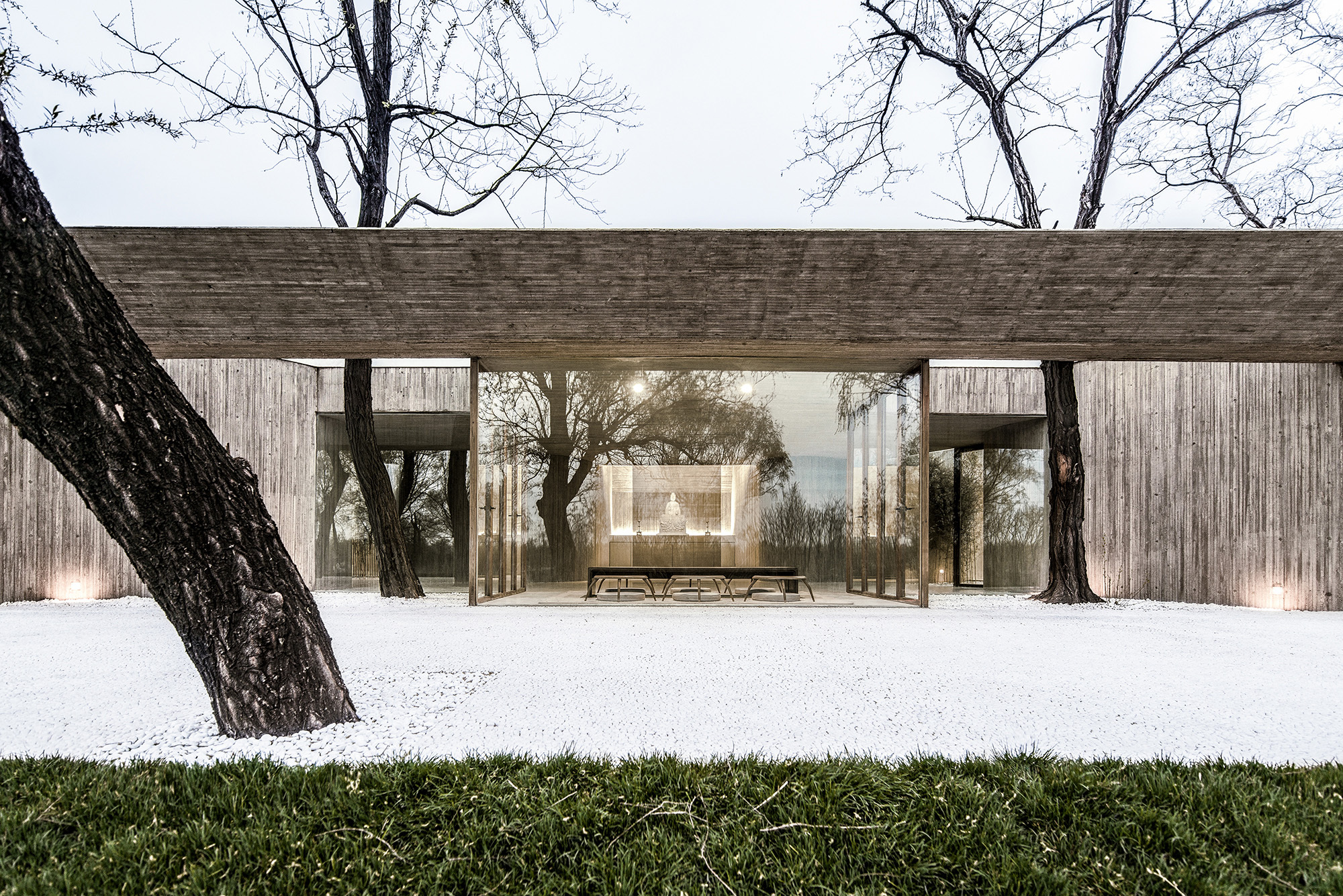 Waterside Buddist Shrine / ARCHSTUDIO-23