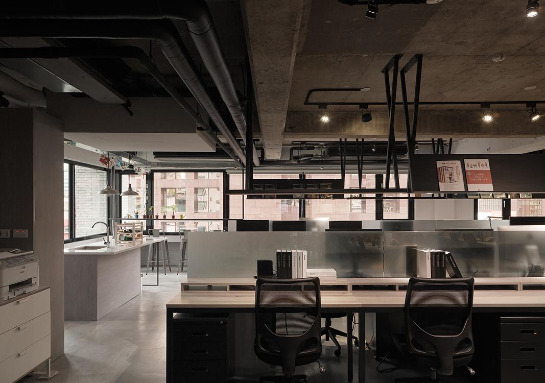 工业风办公室设计,巧妙融合网络元素与空间功能-15
