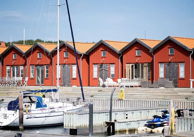 海边 15m²迷你小屋，纯白 Scandi 风设计惊艳-17