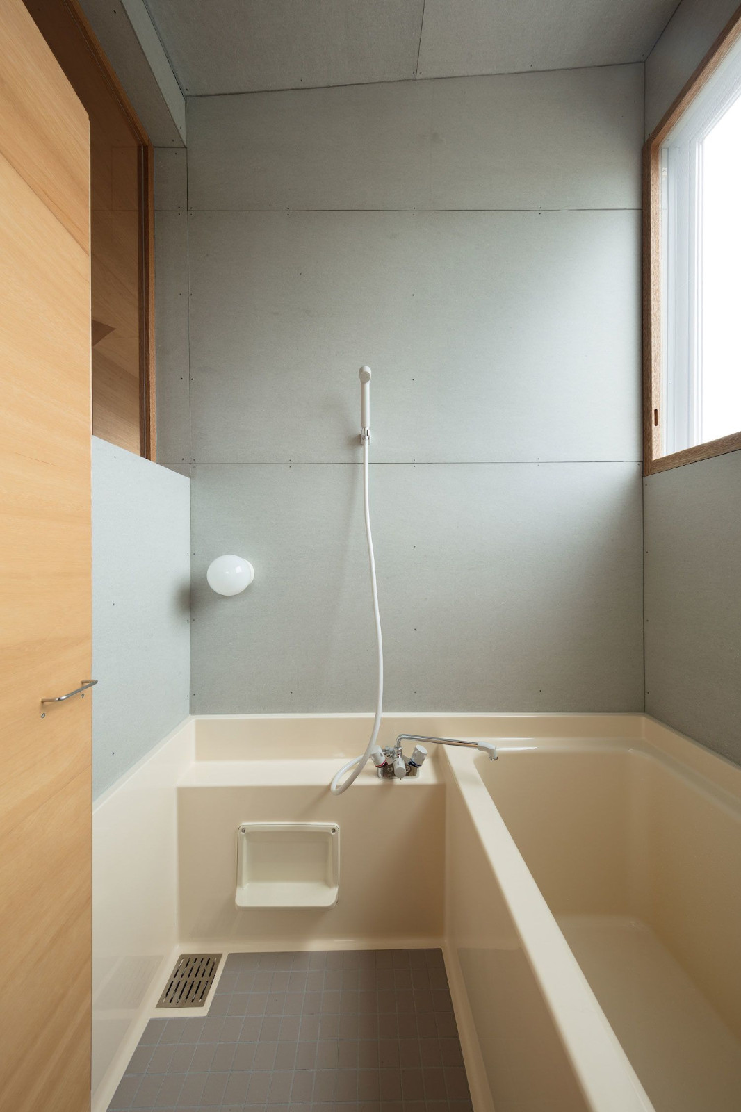 Miya Akiko Architecture Atelier：屋顶与窗户-16