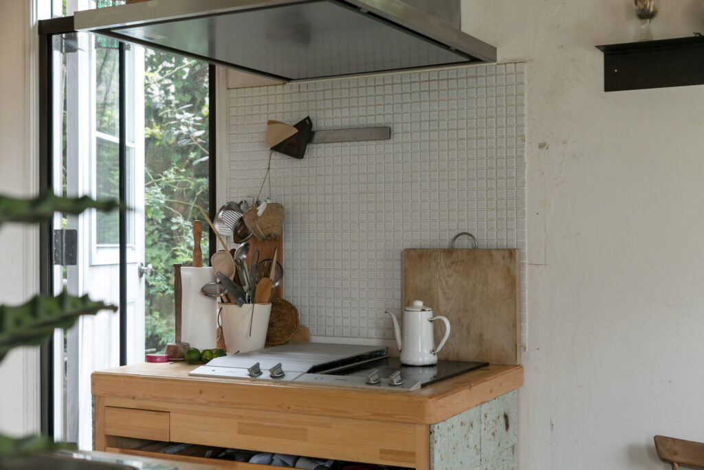 建築デザイナーの自邸　鎌倉の緑豊かな高台に建つ 居心地の良い小さな平屋 | Style of Life | 100%LiFE-13