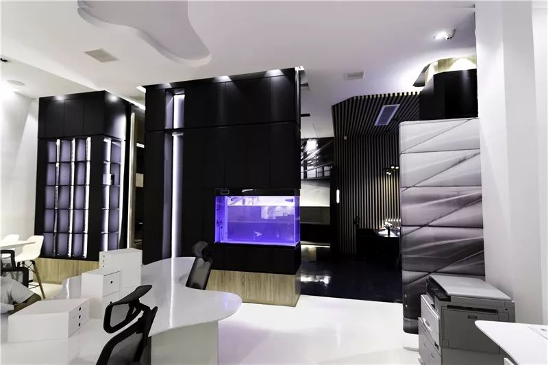 白色敬畏,现代办公空间的艺术探索-34