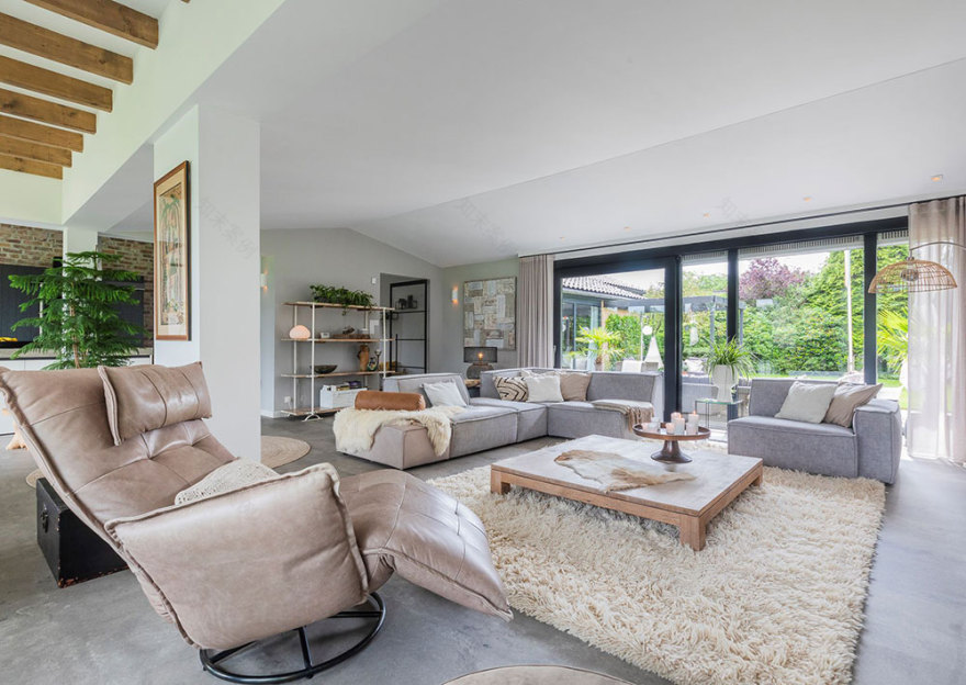 荷兰现代木梁住宅设计-13