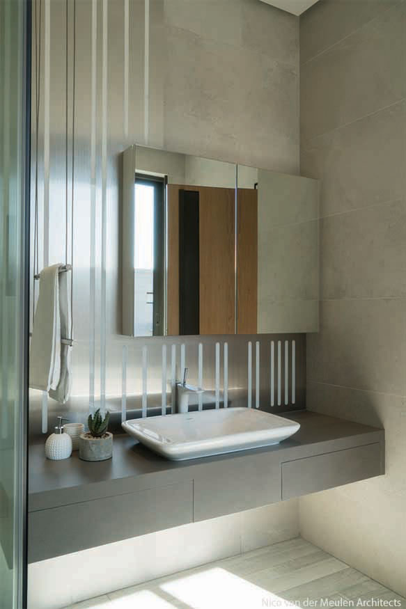 Modern and Elegant House with Open Spaces-41