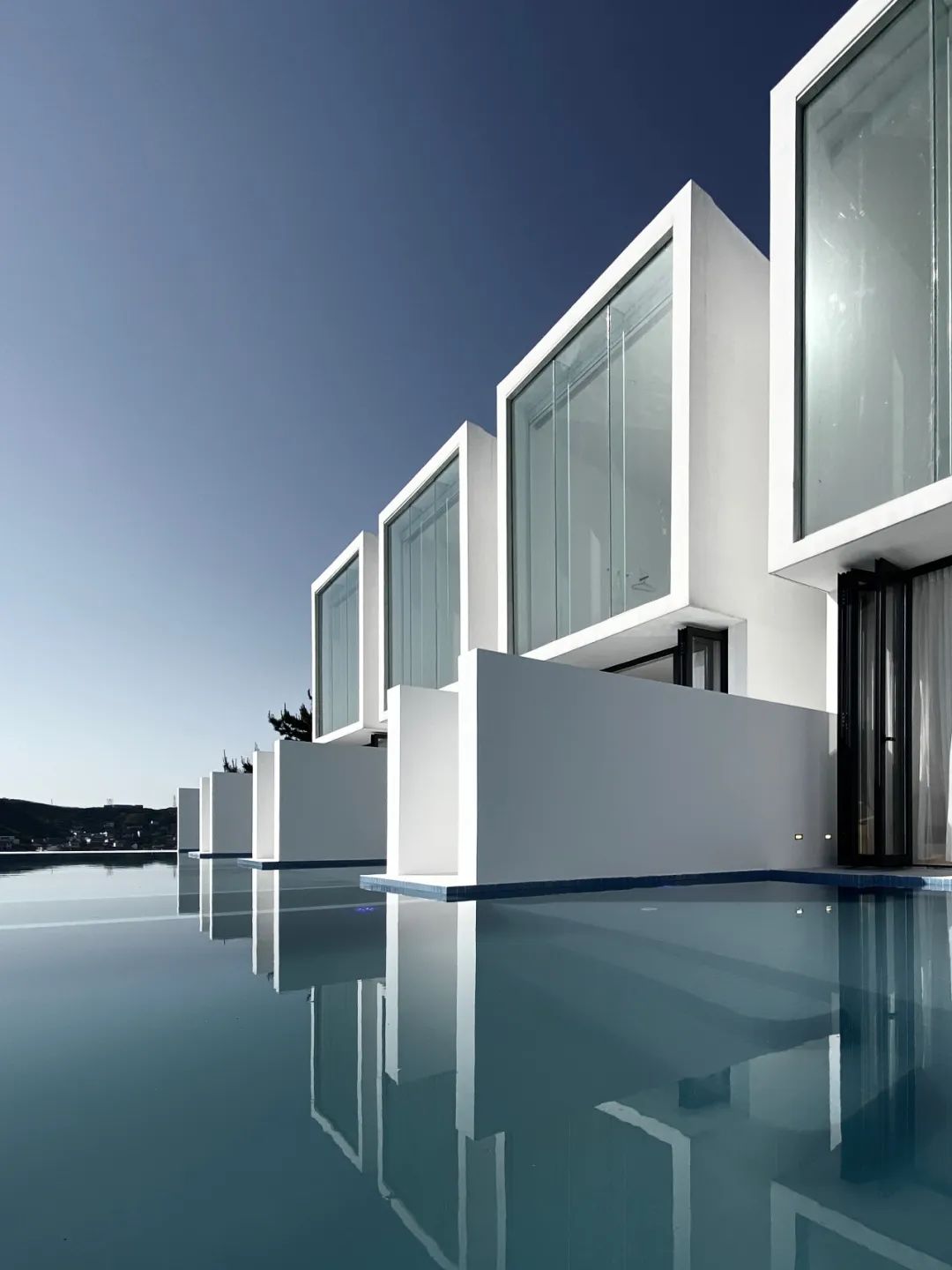 偏远海岛上的简约白色民宿-84