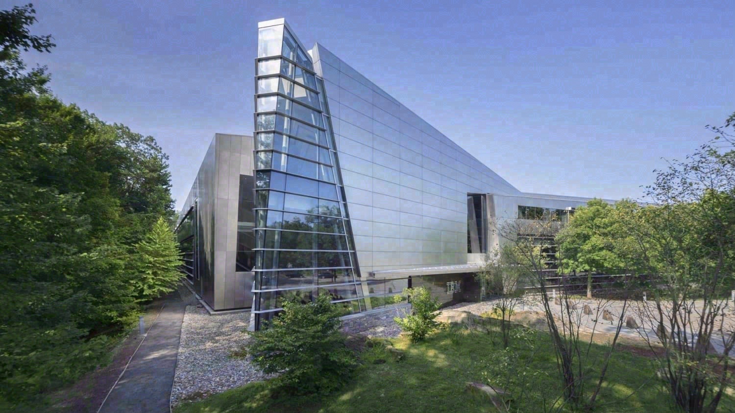 Architectural Innovations & Applications of Stainless Steel-16