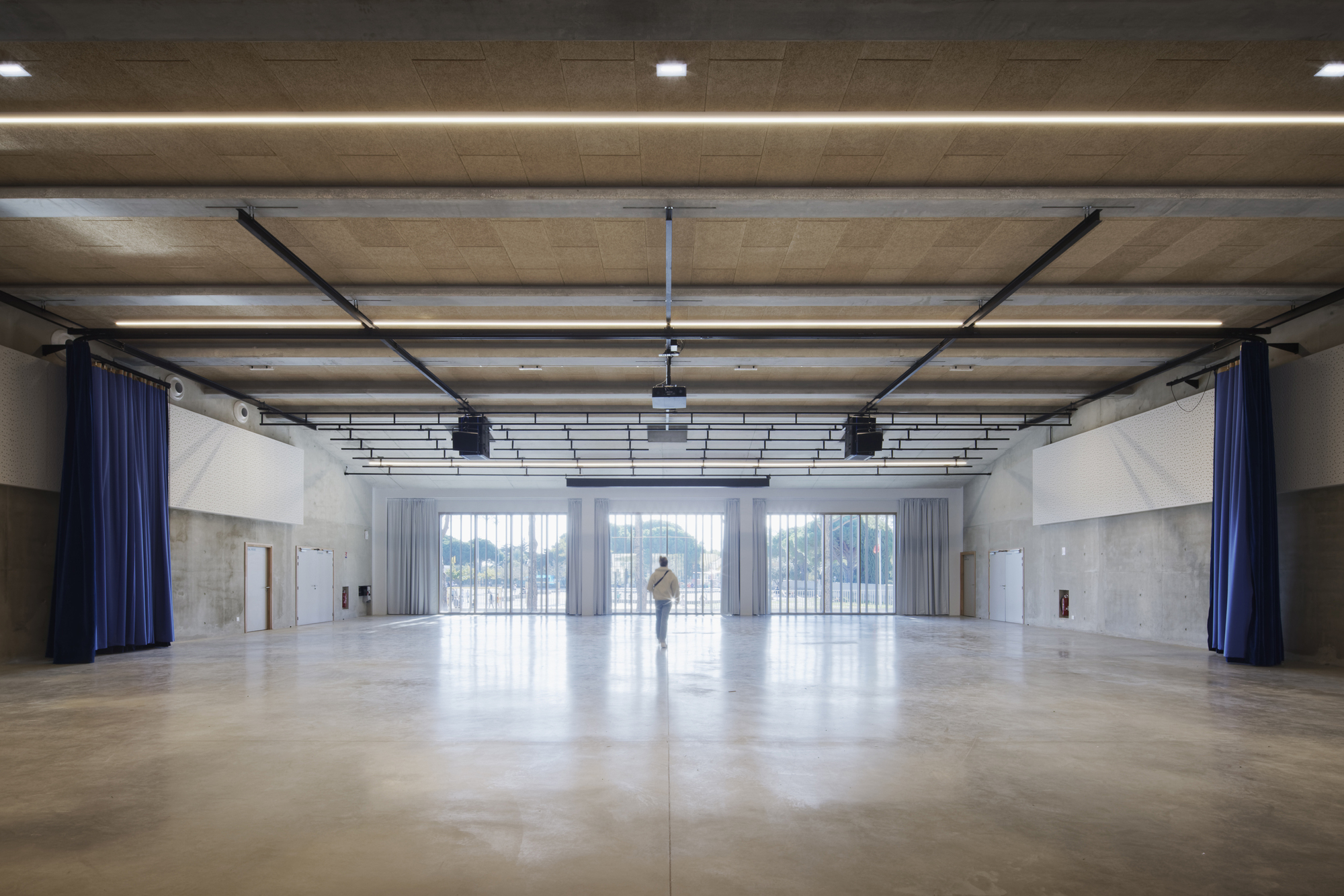 Event Hall L’Agora and Ernest Hemingway Media Library / Ateliers A+-27