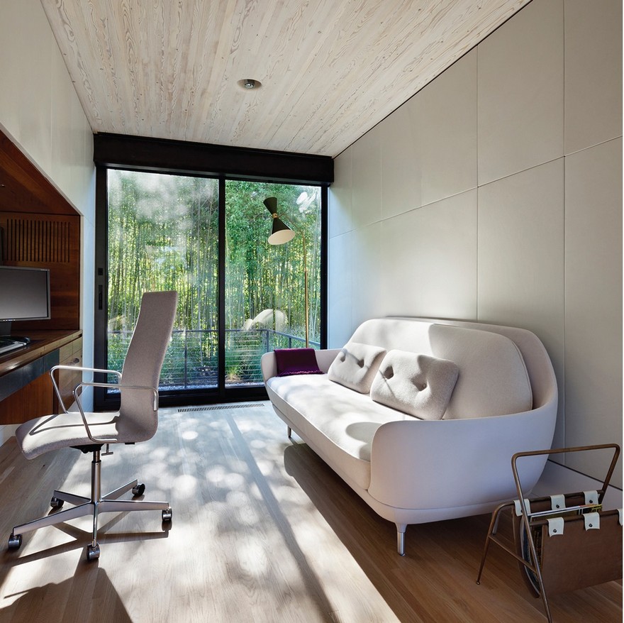 This Hamptons House Features Warm, Earthy Tones and a Modern Interiors-25