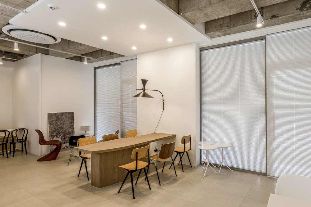 白色木纹，极简 20 平米咖啡厅设计-7