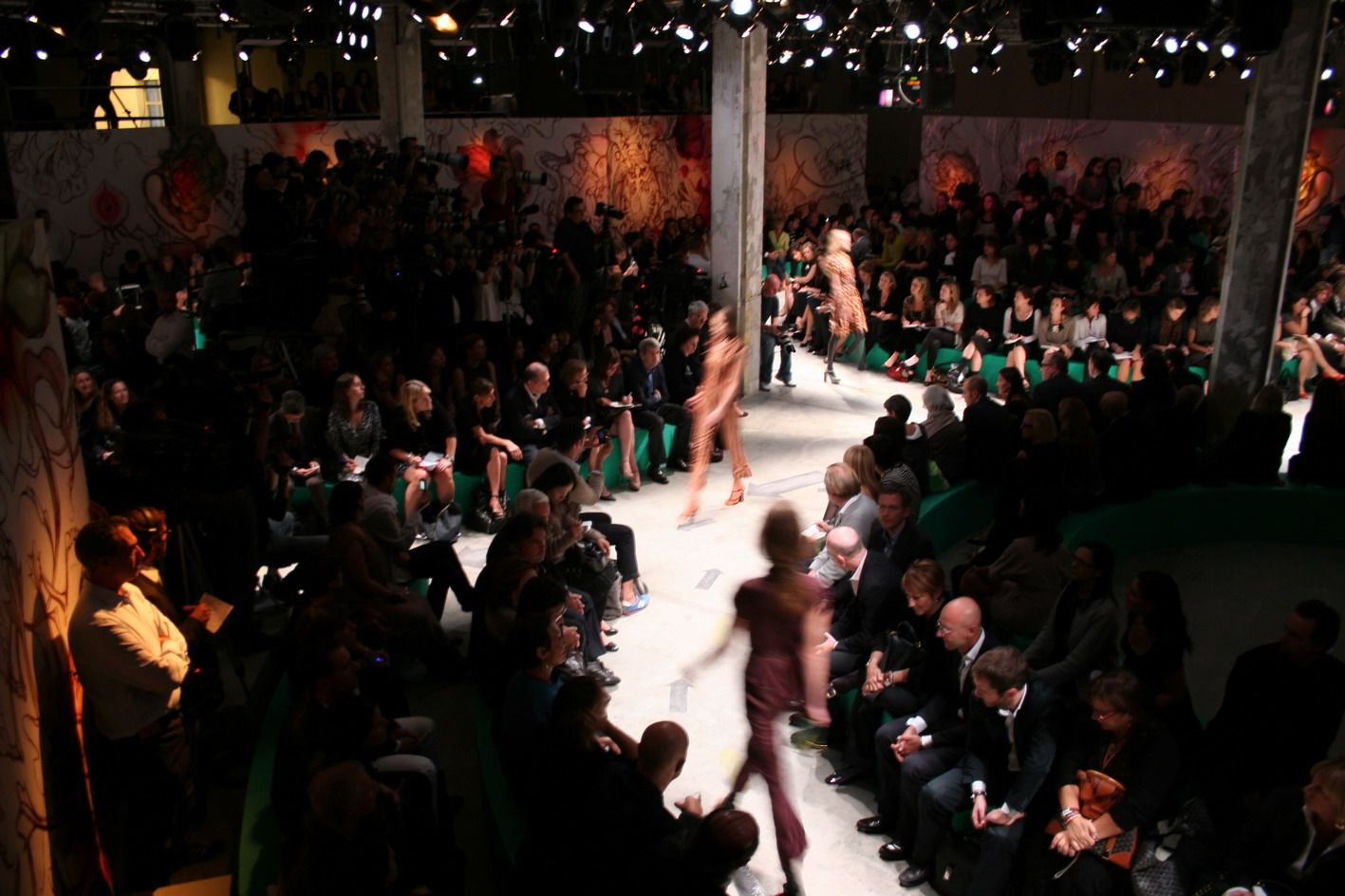 2008 春夏米兰 PRADA 秀场设计解读 | 四叶草舞台魅力-1