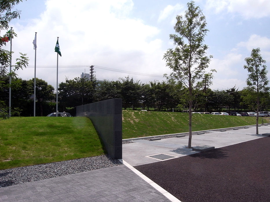 日本北九州科技中心绿意盎然的前院设计-18