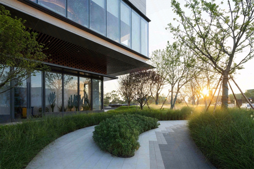 ” 明日 ” 之境,预见生活的超限感知—武汉联投未来荟 丨中国武汉丨环球地景设计-19