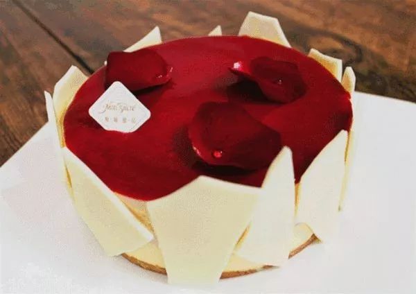 福州时间甜品店 | 极简黑白空间，美食与自然的和谐共处-43