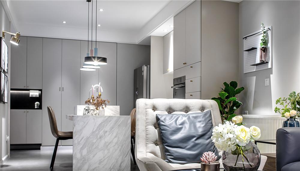 无主灯设计客厅，品味轻复古沙发与西厨空间-21