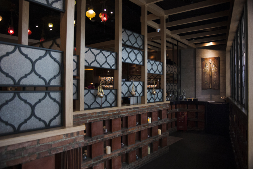 泰国风情与现代元素完美融合的餐厅设计-11