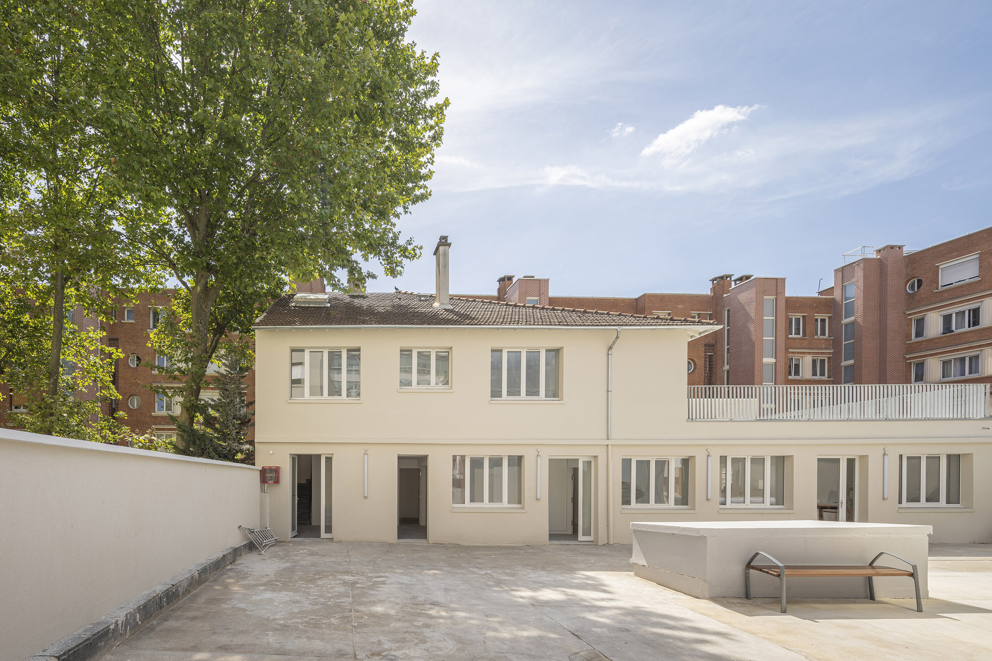 From Old Chapel to Thrift Shop and Social Housing / Tectône-17