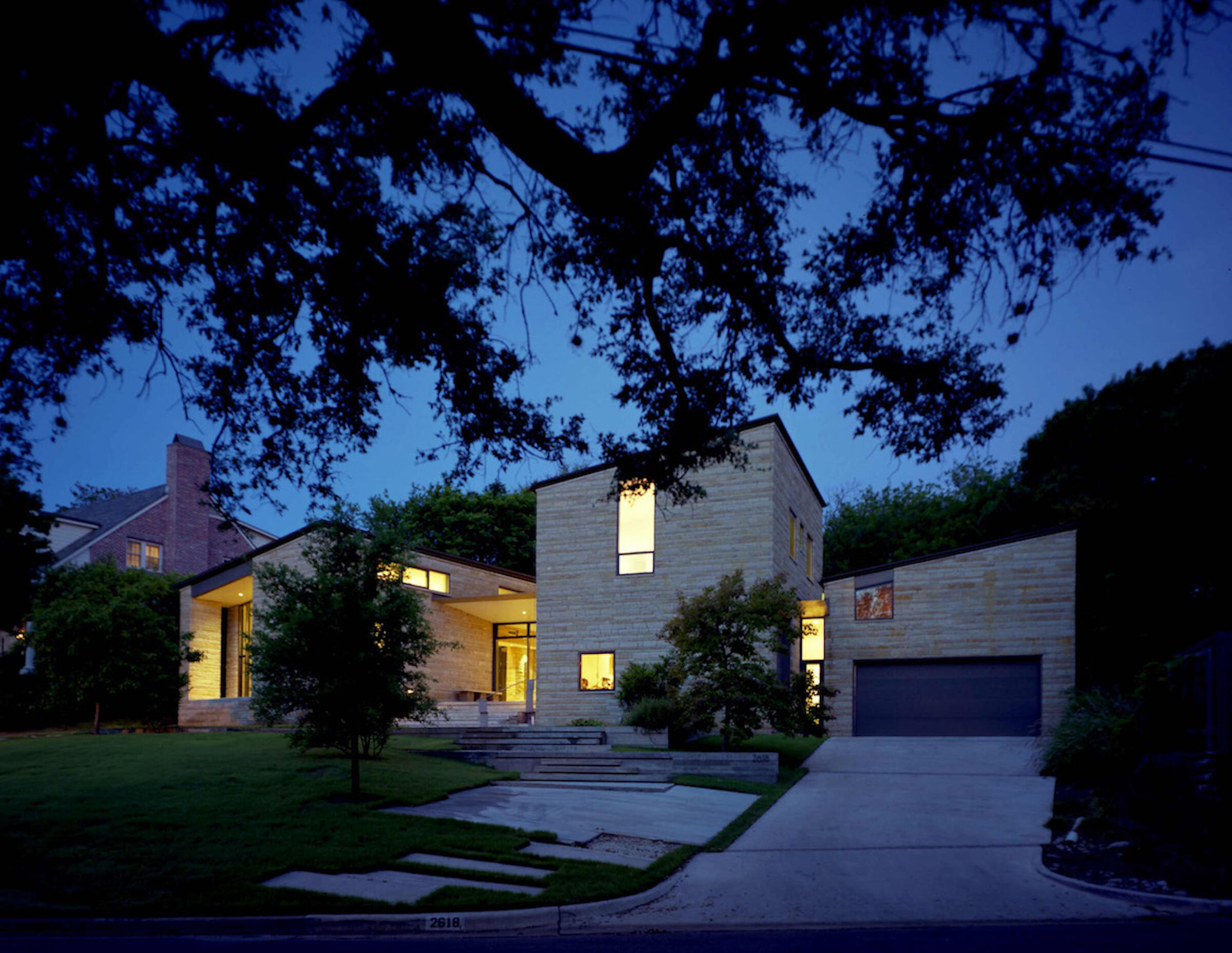 德州奥斯汀三石私人住宅 | 日光与自然的和谐交融-20