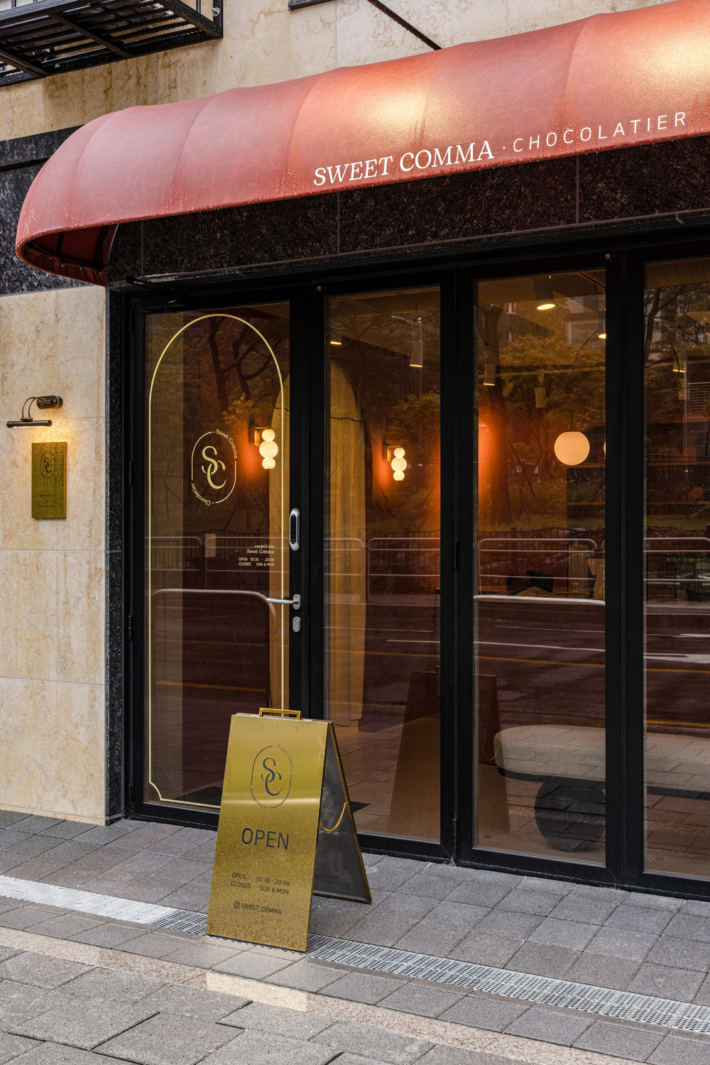 粉色糖果般的斯文空间 | 15 平米咖啡厅的甜蜜设计-13