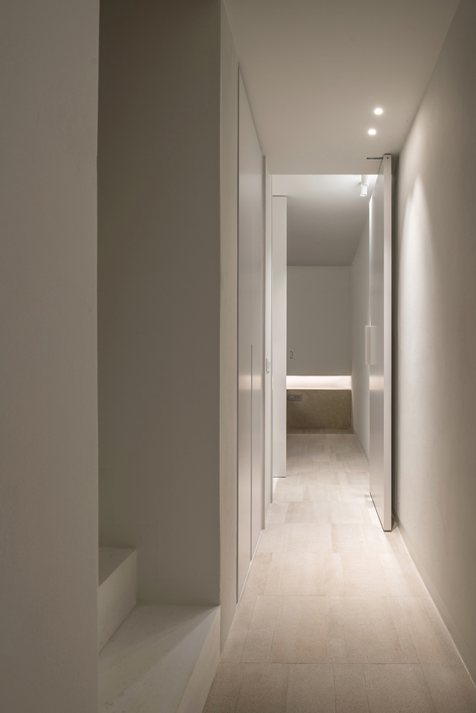 围绕恢复建筑和自然地形关系展开的海边民宿设计丨戈者设计-14