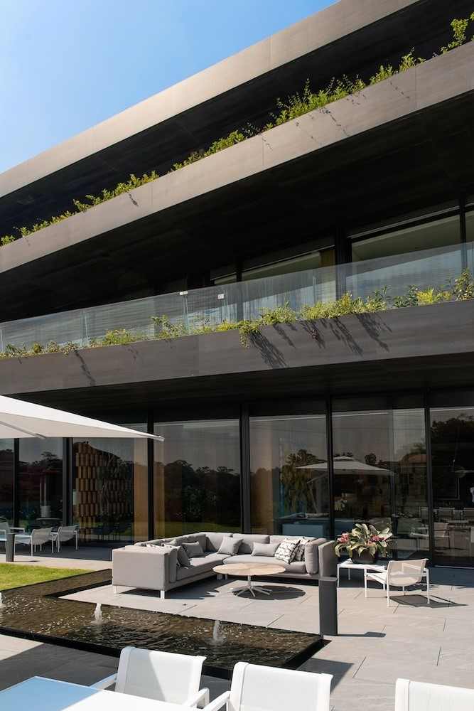 墨西哥城折叠空间豪宅，融入自然的线性设计-18