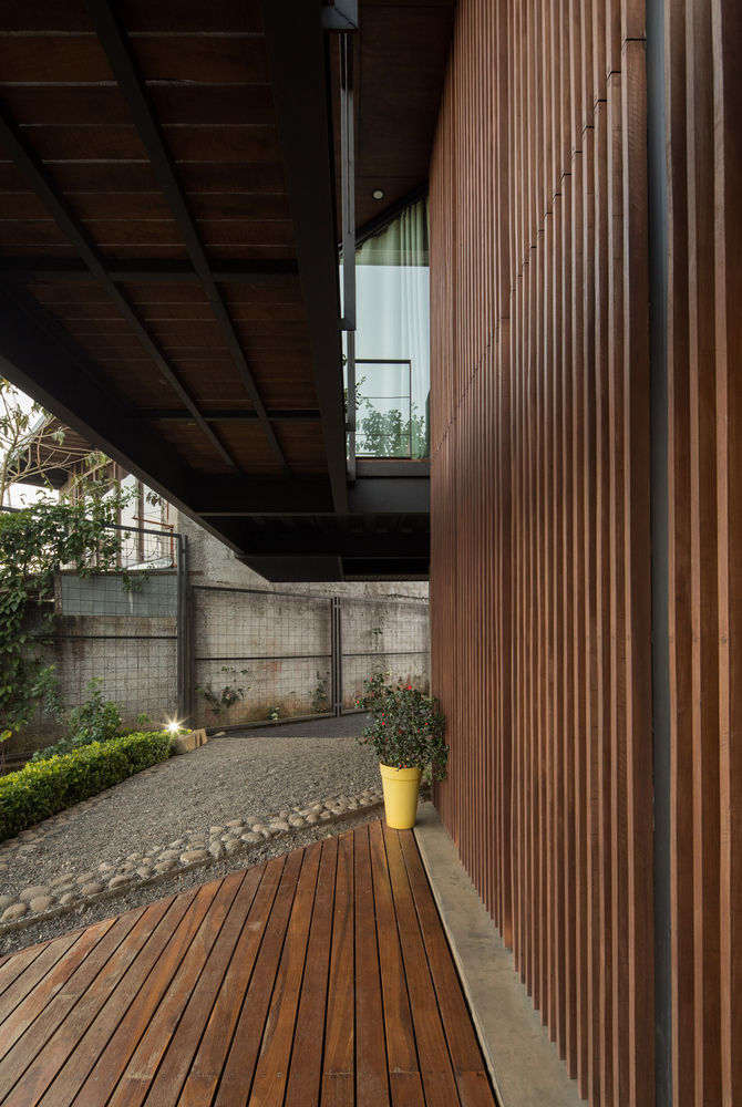 中央之屋 · 融入城市景观的简约现代住宅-29