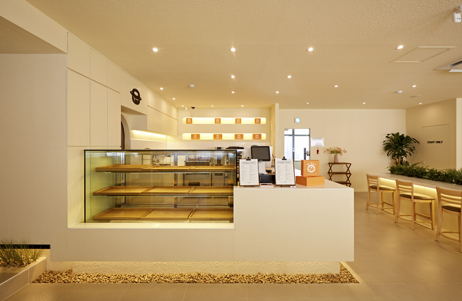 42 平卡佩咖啡厅，小巧设计点亮空间-4