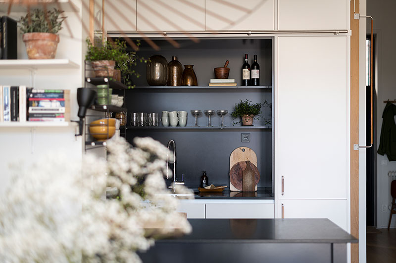 暖色调瑞典工业风公寓，自然光打造温馨家居-11