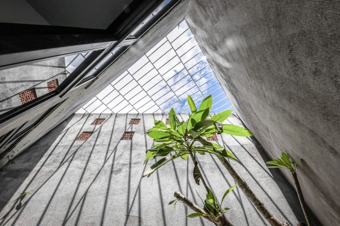 绿色环绕的越南西贡 94 平米住宅设计-34