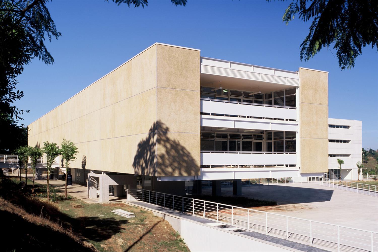 巴西 PUC Campinas 中央图书馆 · 教育与文化的现代融合-2