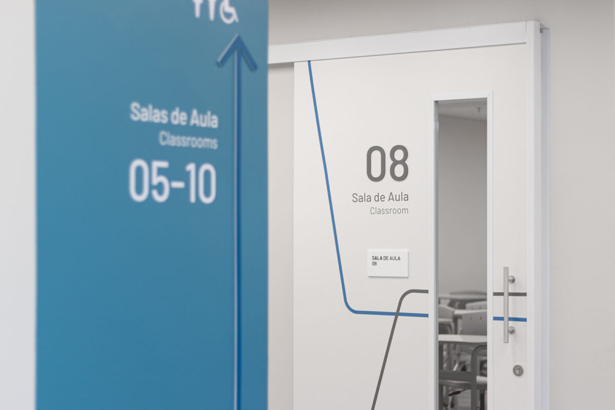 Moinhos de Vento School of Health Sciences - /STUDIOMDA - Wayfinding Design-13