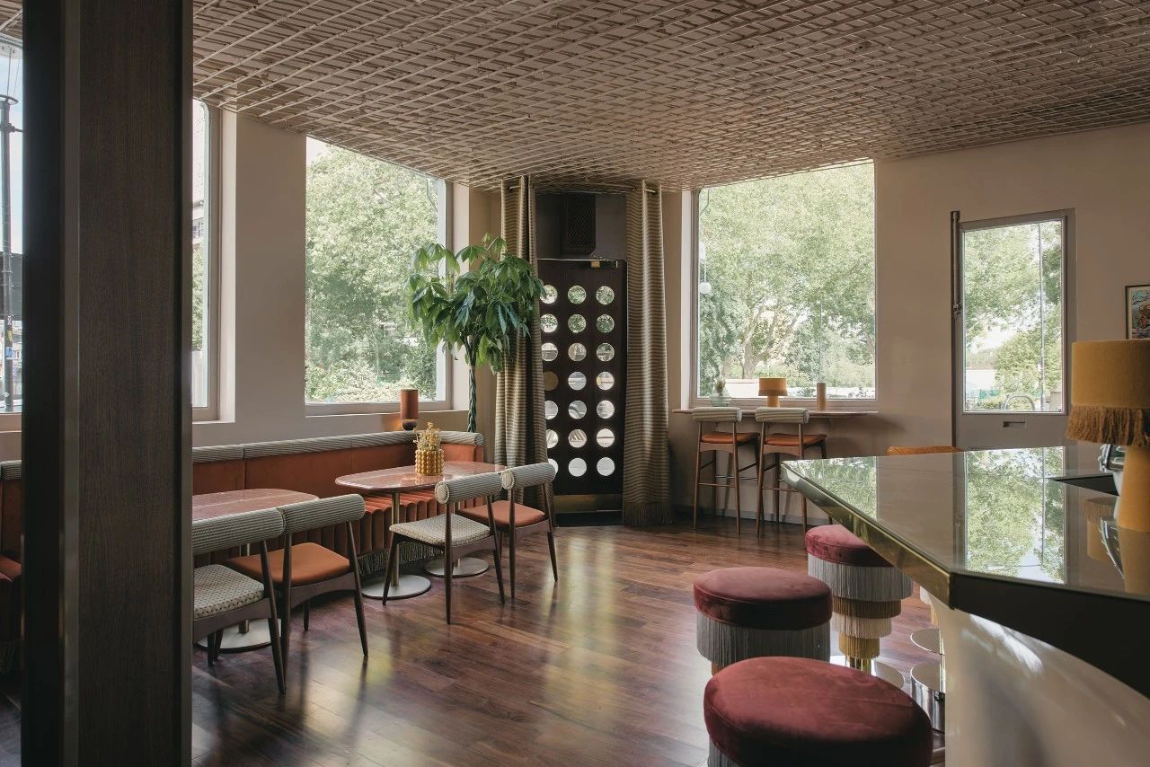 参观一家女装时尚品牌的办公室-2