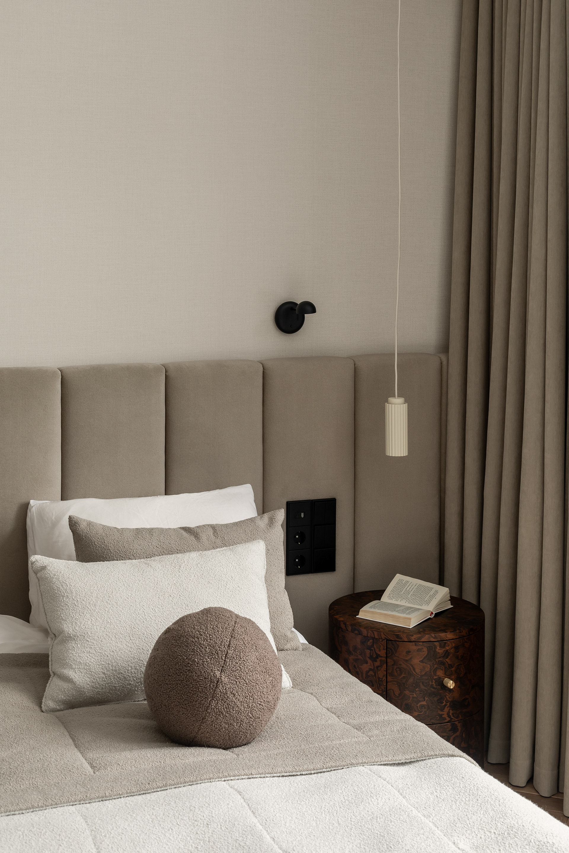 青山别墅（注：house常见可译为房子、住宅、别墅等，这里结合语境GREEN HILLS（青山），别墅表意更合适） 丨UkraineKyiv丨YD interior studio-38