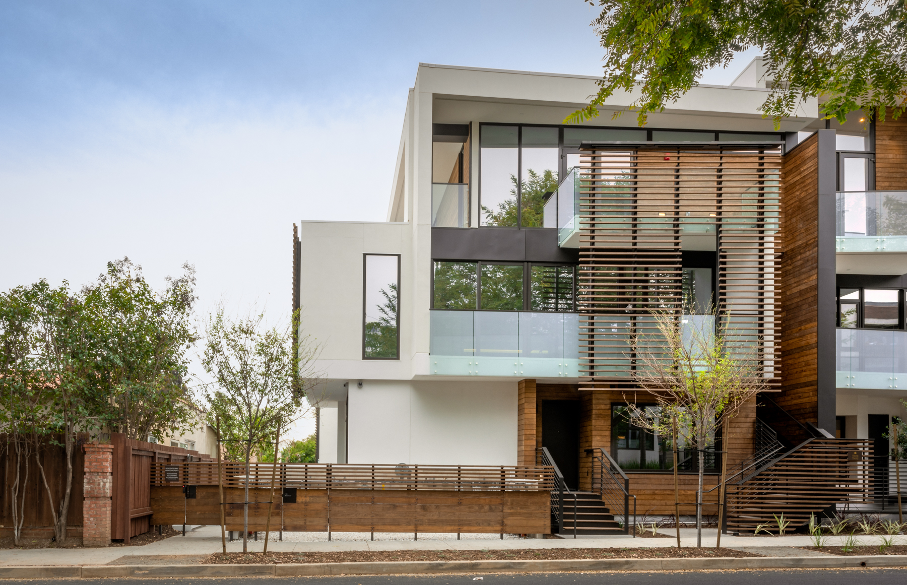 

		.wp-custom-logo .site-container .title-area {
			max-width: 90px;
		}
		
		.wp-custom-logo .title-area {
			padding-top: 11.176470588235px;
		}
		
-1