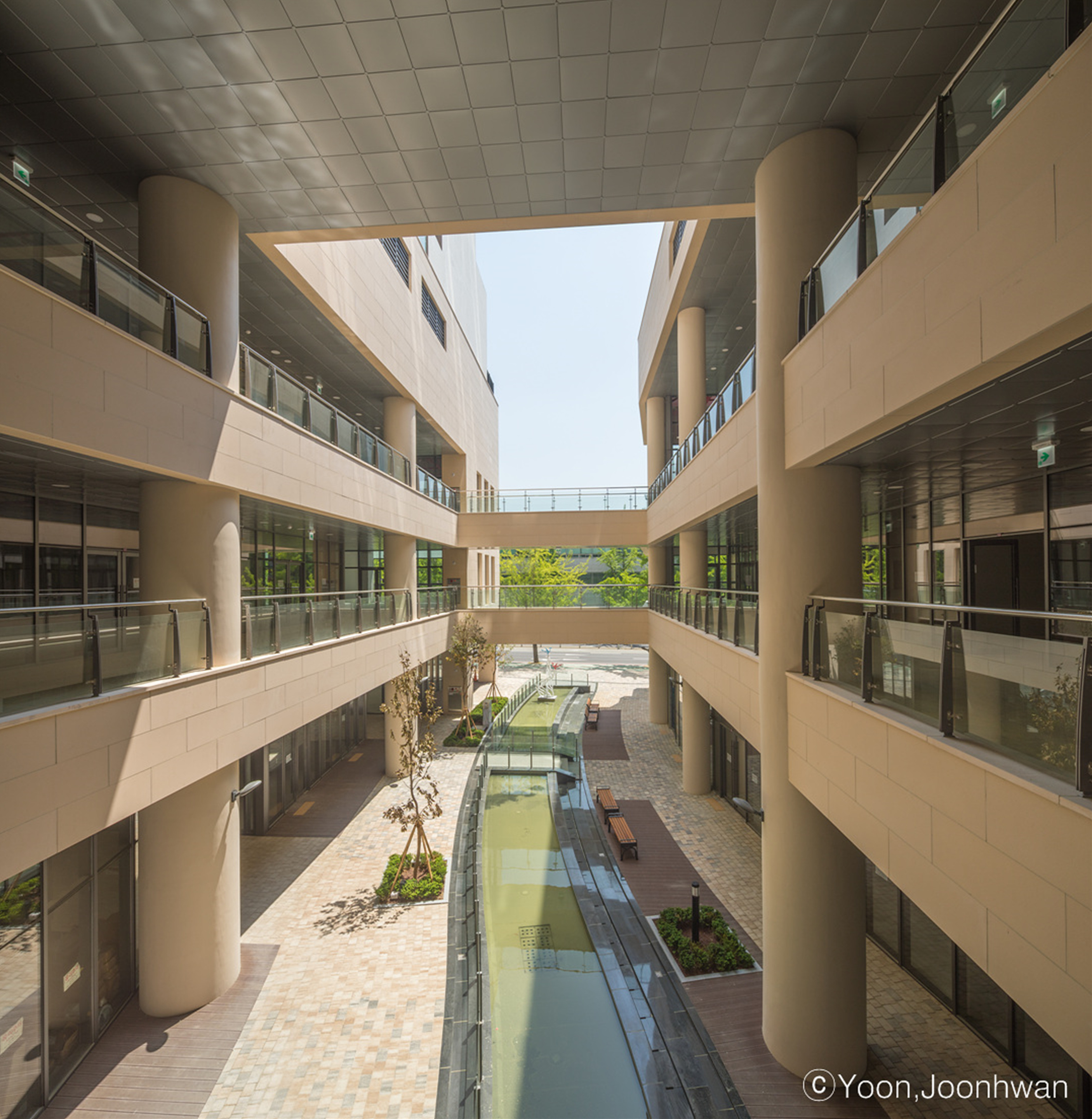 分层露台公寓 | 商业区里的宜居设计-12