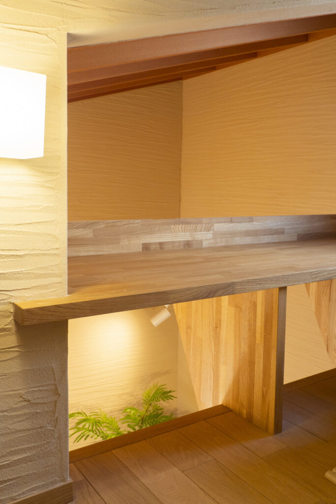 自然素材にこだわる　光と陰が織りなす変化を楽しむ左官の技が光る家 | Architecture | 100%LiFE-12