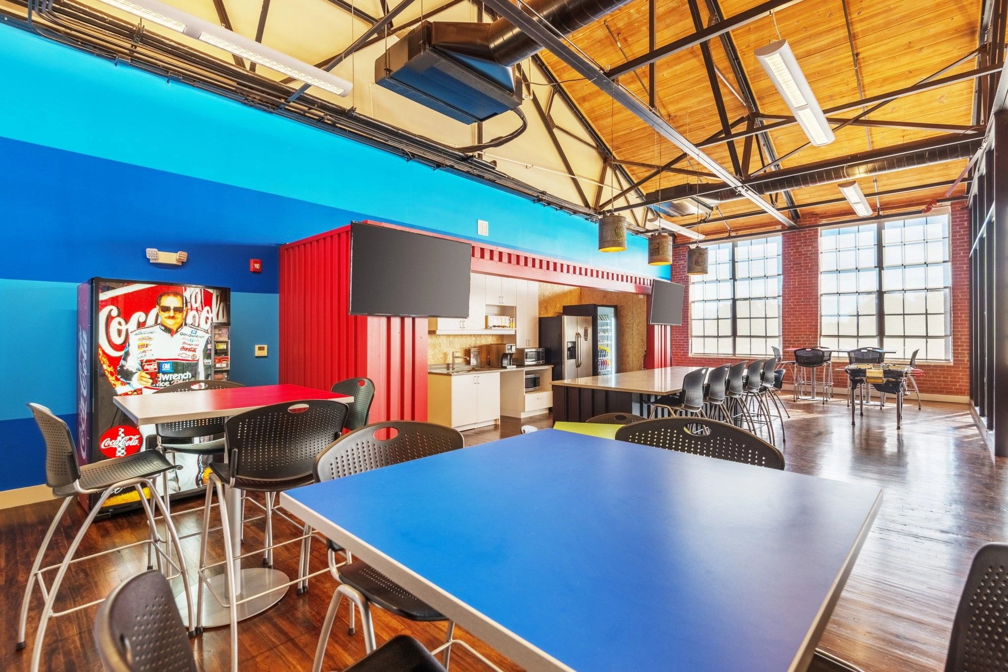 Blue Bloodhound 总部-14