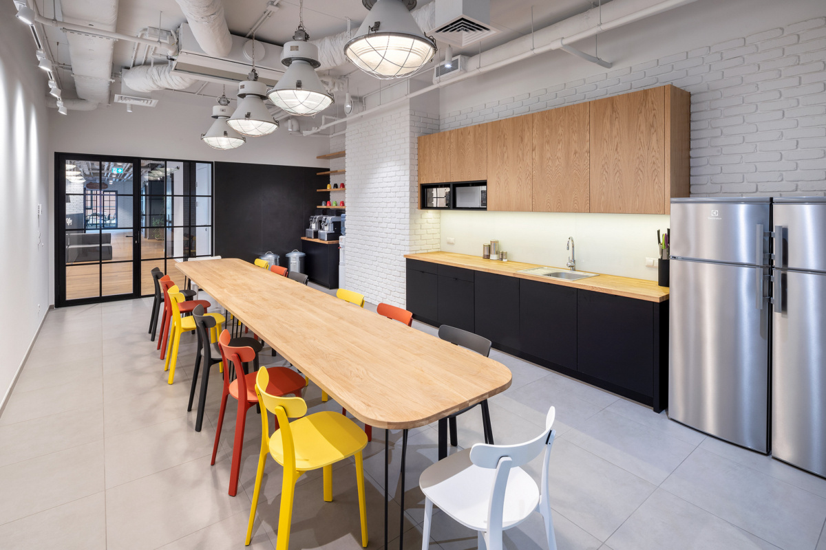 波兰华沙 Ogilvy 办公室，工业风与创意的完美结合-11