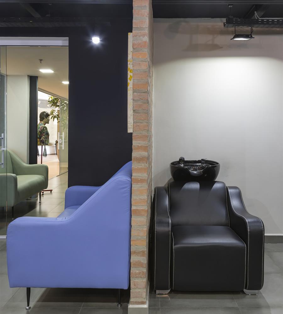 巴西 Salão Ventuno · 工业风商业空间的完美呈现-12