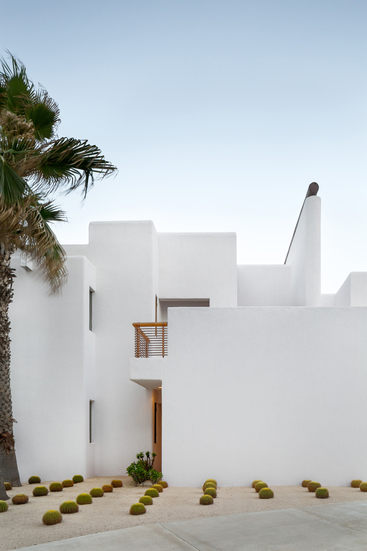 墨西哥洛斯卡沃斯海滨度假酒店——融入沙漠环境的现代建筑-24
