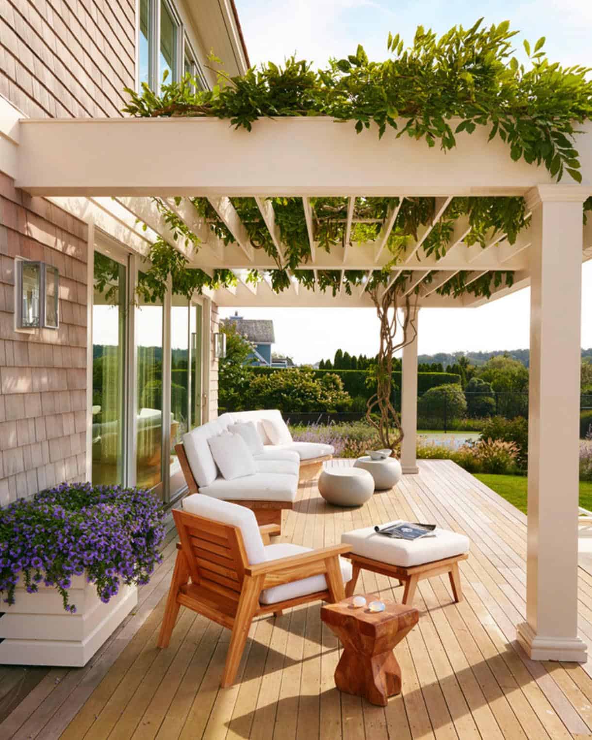 18 Awesome Tropical Outdoor Spaces For A Relaxing Backyard Oasis-7