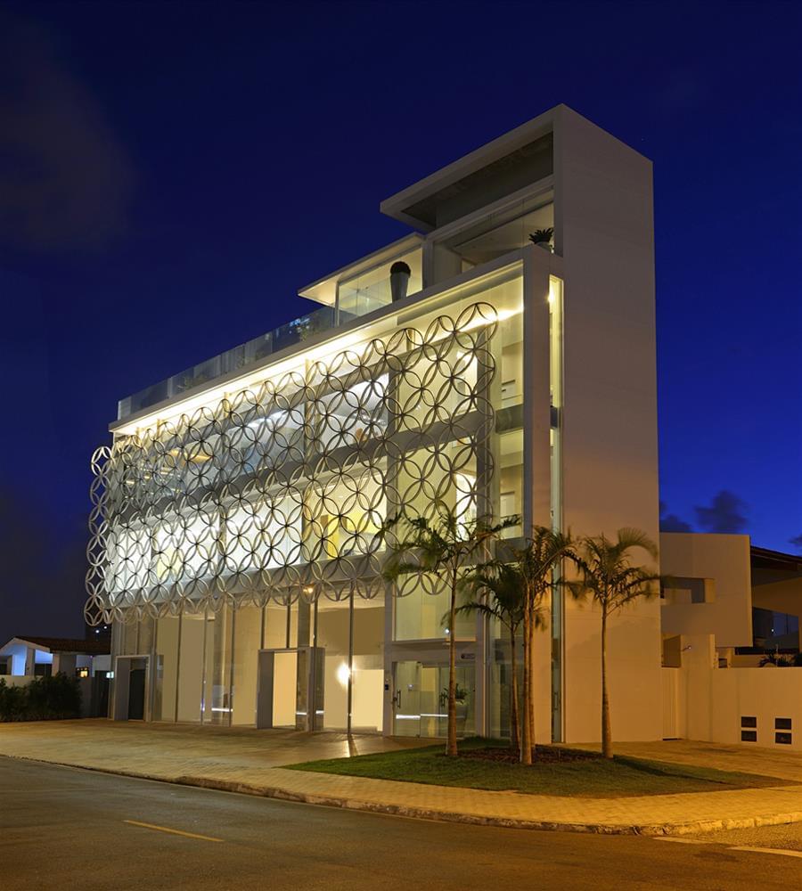 巴西沙龙德穆拉建筑事务所 · 融入自然的现代办公空间-2