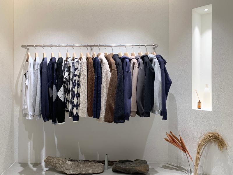 首尔东大门市场四平米简约衣店设计-7