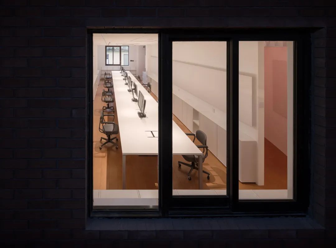 上海米凹工作室 | 隐秘而充满活力的办公空间-28