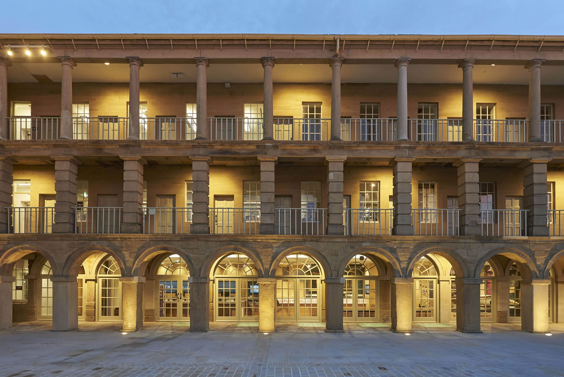 英国哈利法克斯 Piece Hall 广场 · 历史建筑的现代复兴-39