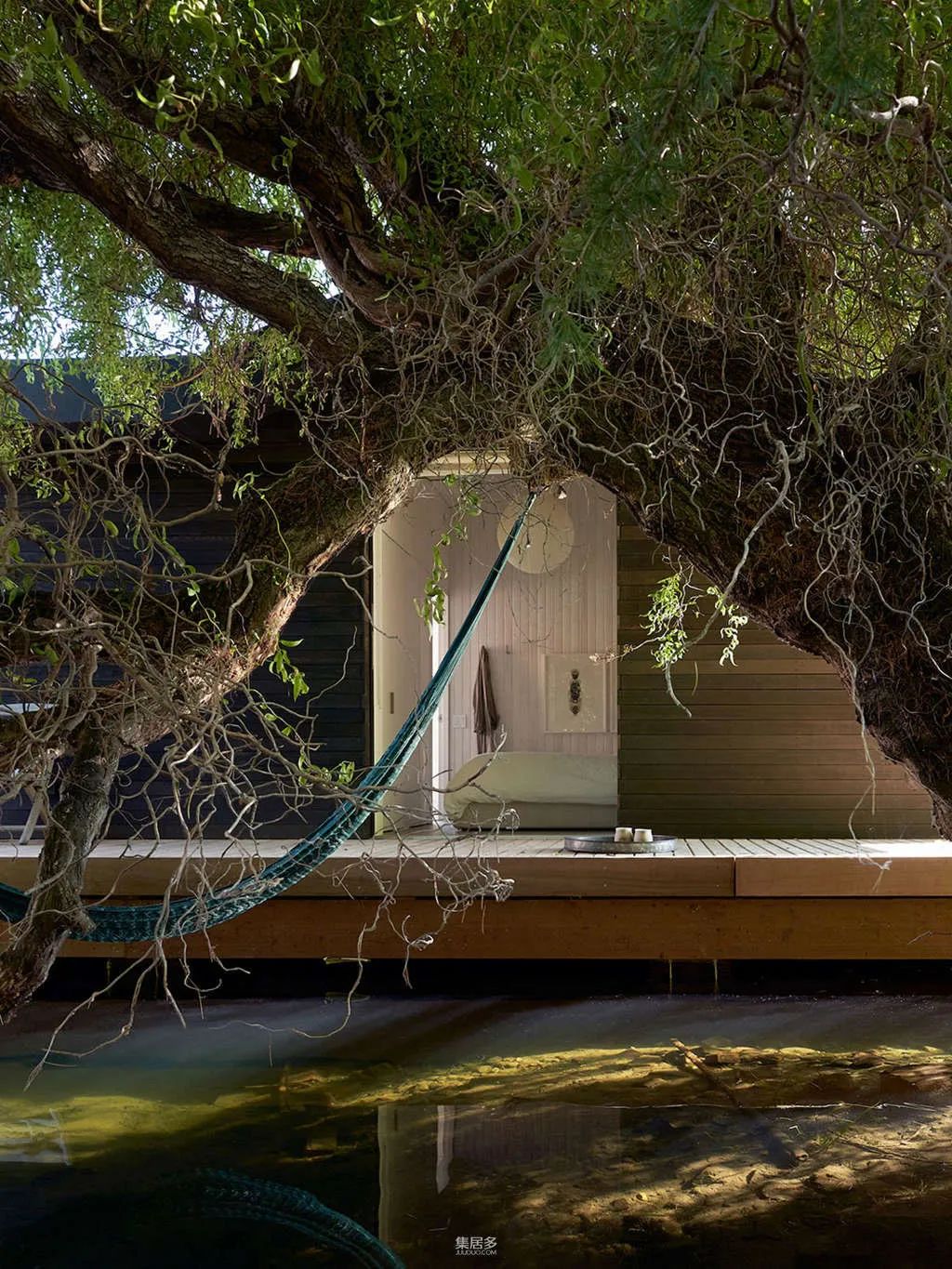 西雅图漂浮住宅 | 木质饰面与水景的完美融合-16