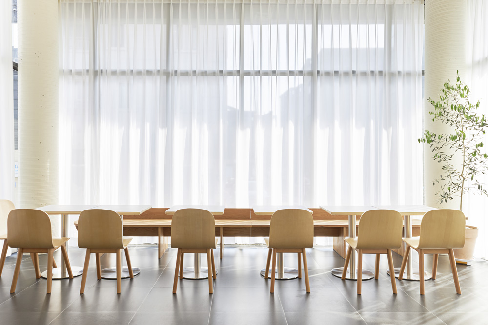 明亮的现代咖啡厅，32 平米打造舒适氛围-8