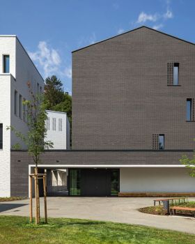 Seminar Building Philipps University at Pilgrimstein, Marburg / Dichter Architekturgesellschaft