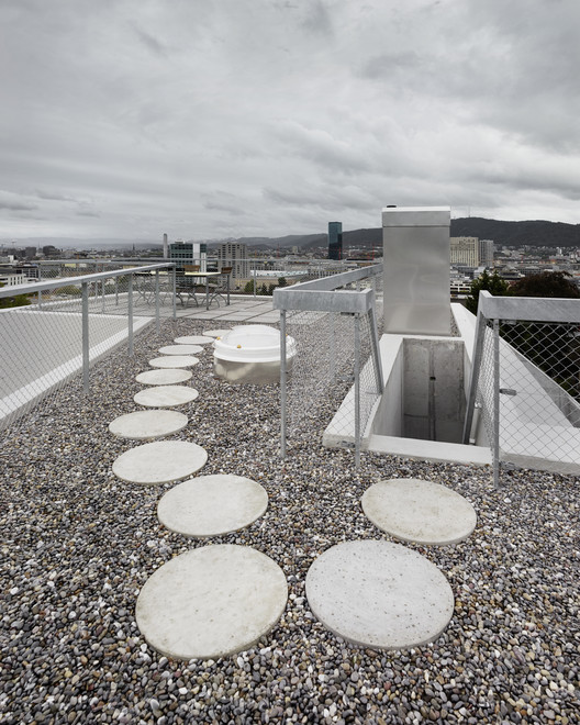 和谐雕塑般的瑞士住宅设计-24