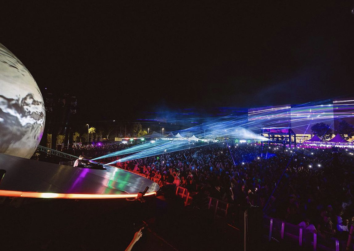 ABSTRACT SATURNO 2023-38